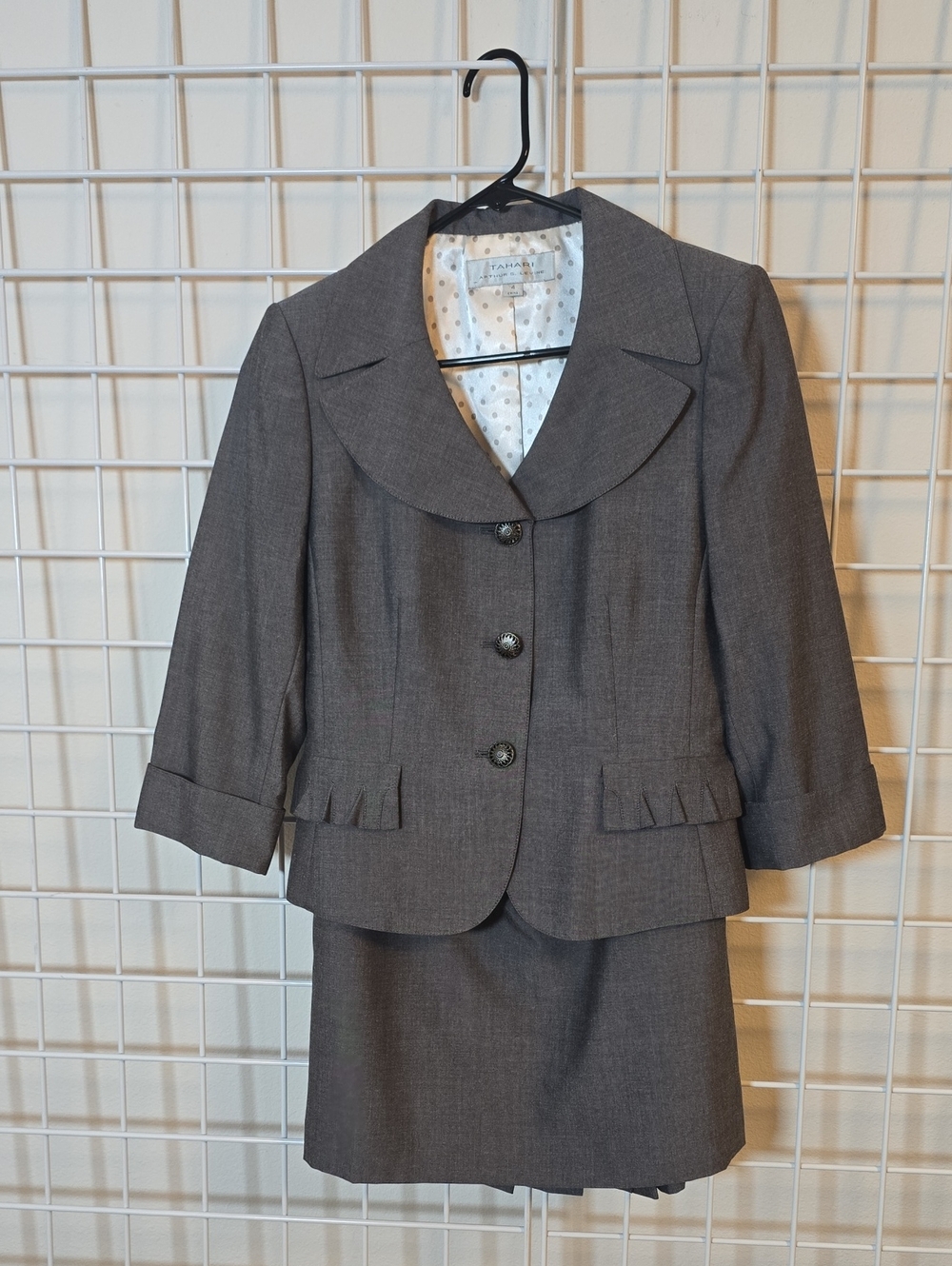 Tahari Arthur S Levine Gray Women's Skirt Suit  Pleat Detail Size 4